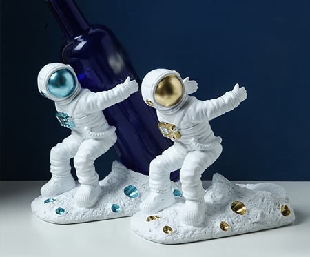 Creative astronaut wine rack home decoration win bottle holder