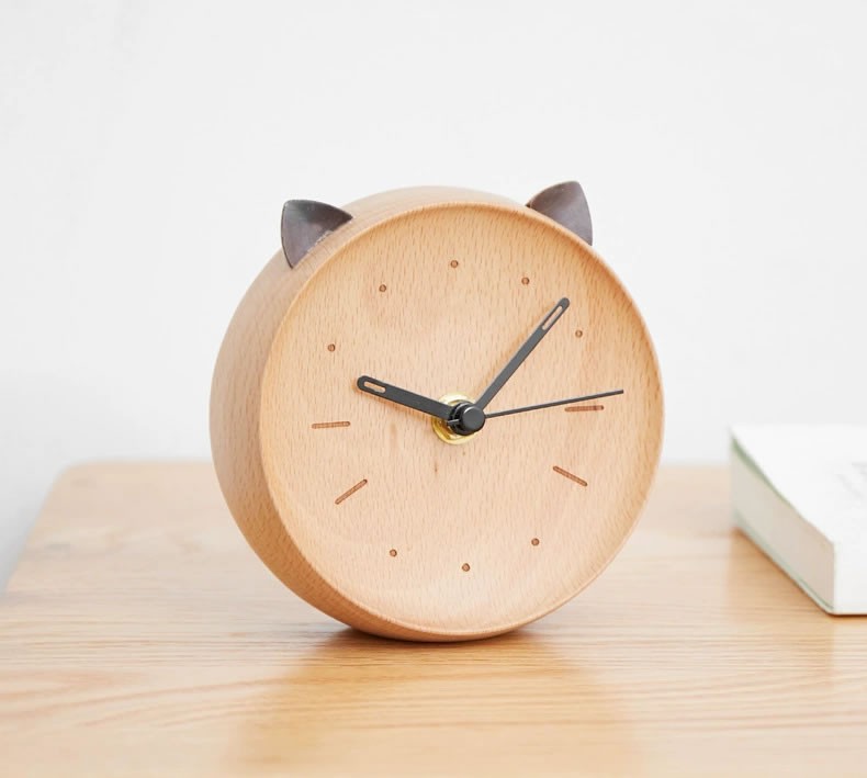 Simple Wooden Cat Face Shape Desk Clock