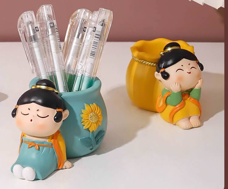 Classical Cartoon Girl Pen Holder