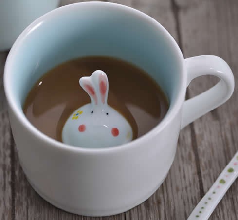 Cute Rabbit Figurine Ceramic Coffee Cup With Lid