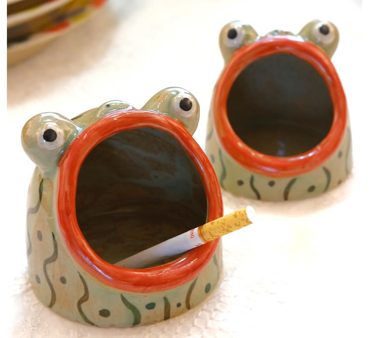 Fun Frog Big Mouth Ashtray