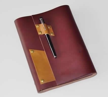 Genuine Leather  Loose-leaf A5 Notebook With Pen Slot