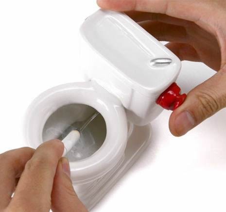 Water  Flush Toilet  Ashtray 