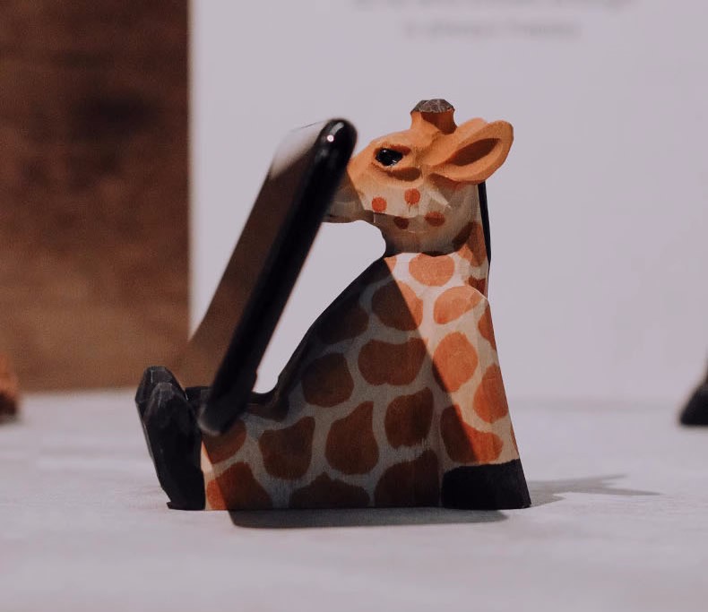 Wooden Giraffe Cell Phone Stand,Desktop Small Ornaments