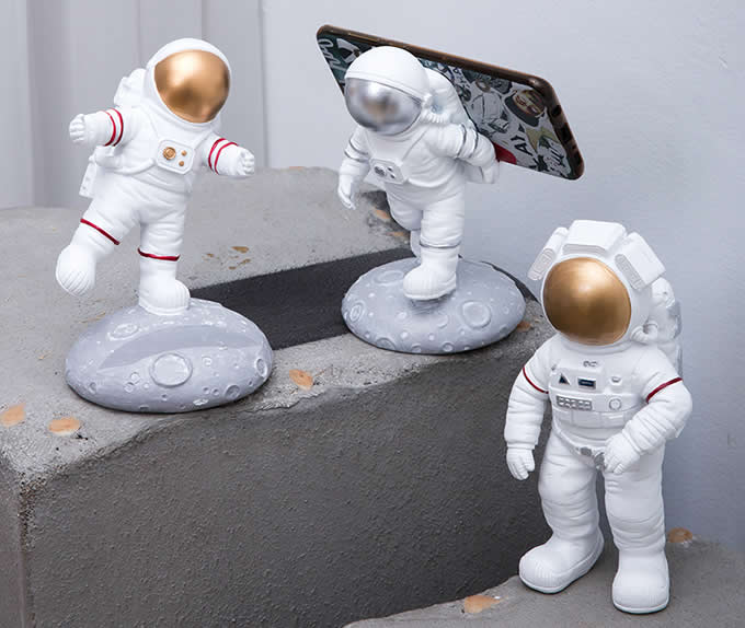   Astronauts Figures Smartphone Stand