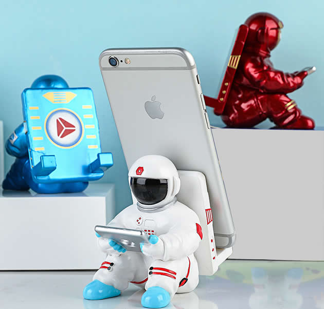 Creative cartoon space astronaut play cell phone mobile phone holder
