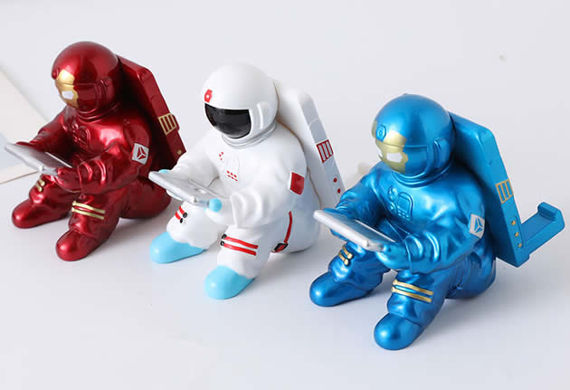 Creative cartoon space astronaut play cell phone mobile phone holder