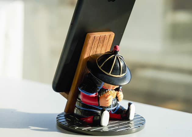 Fun ancient cartoon soldier mobile phone holder