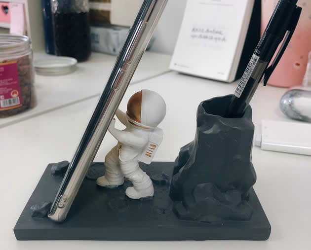 Fun cartoon astronaut mobile phone holder pen holder