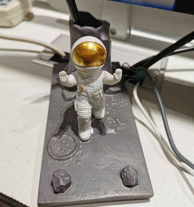 Fun cartoon astronaut mobile phone holder pen holder