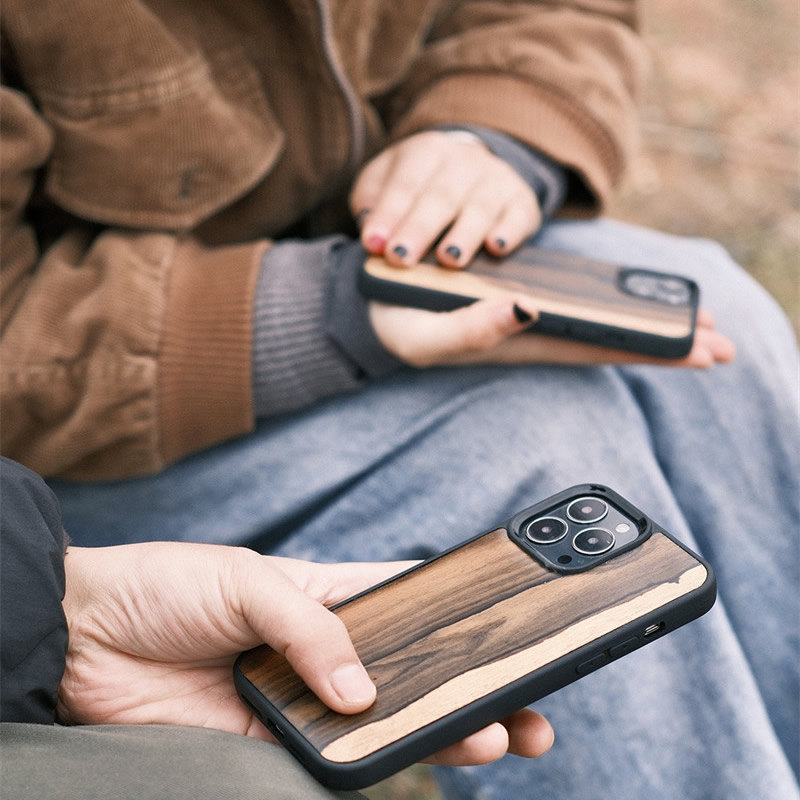 Elegant Wooden Iphone Case With Natural Ambiance