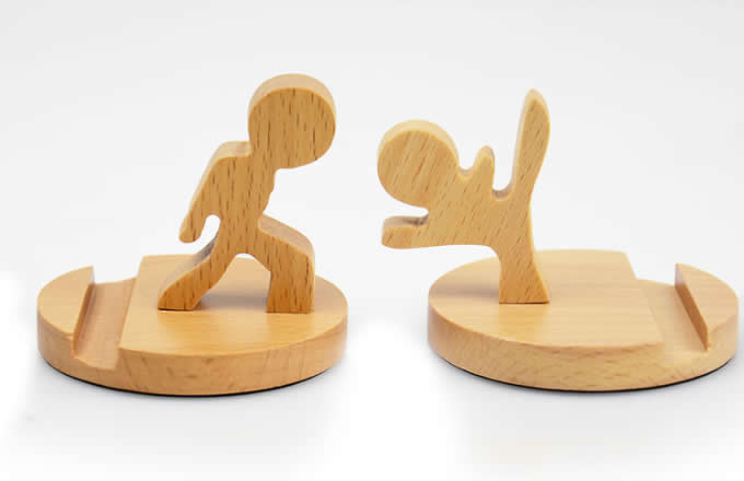 Creative Wooden Decorative Small Humanoid Cell Phone Stand