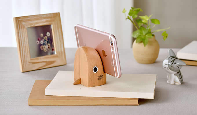 Wooden Whale/shark Head Cell Phone Stand Charging Dock Holder