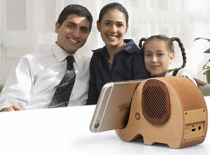  Wooden Elephant Shaped Bluetooth Speaker  Mobile Display Stand