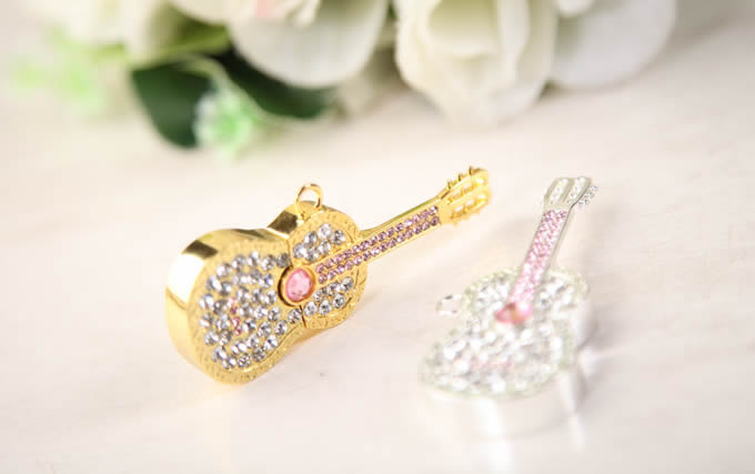  Guitar Shaped Faux Diamond Usb Flash Drive