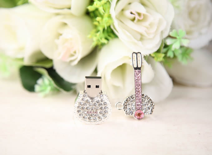  Guitar Shaped Faux Diamond Usb Flash Drive