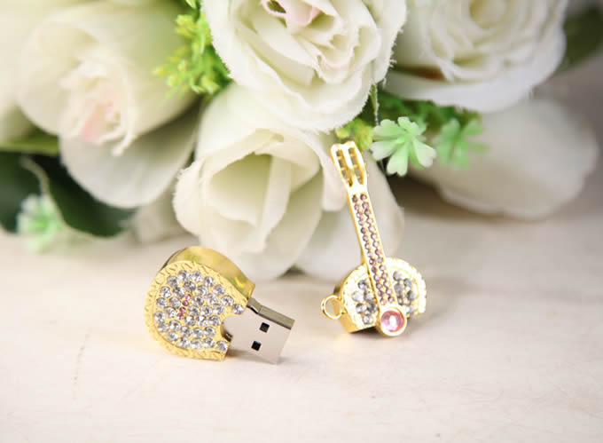  Guitar Shaped Faux Diamond Usb Flash Drive