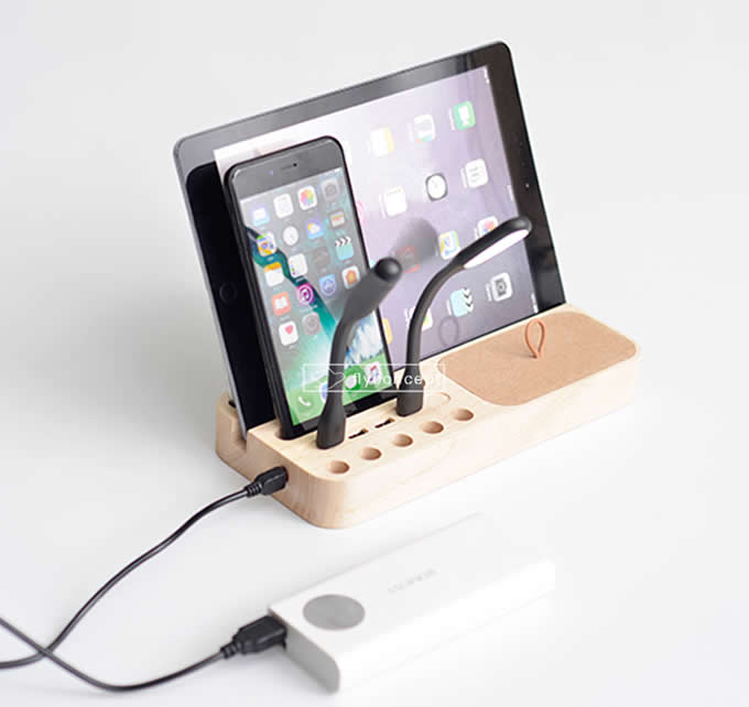     Wooden 4 USB Port Charging Docking Station for Smartphones and Tablets