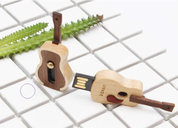  Mini Wooden Guitar USB Flash Drive