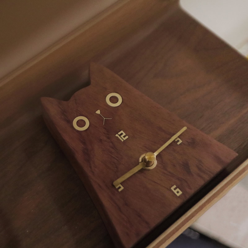 Simple Wooden Cat Silent Table Clock