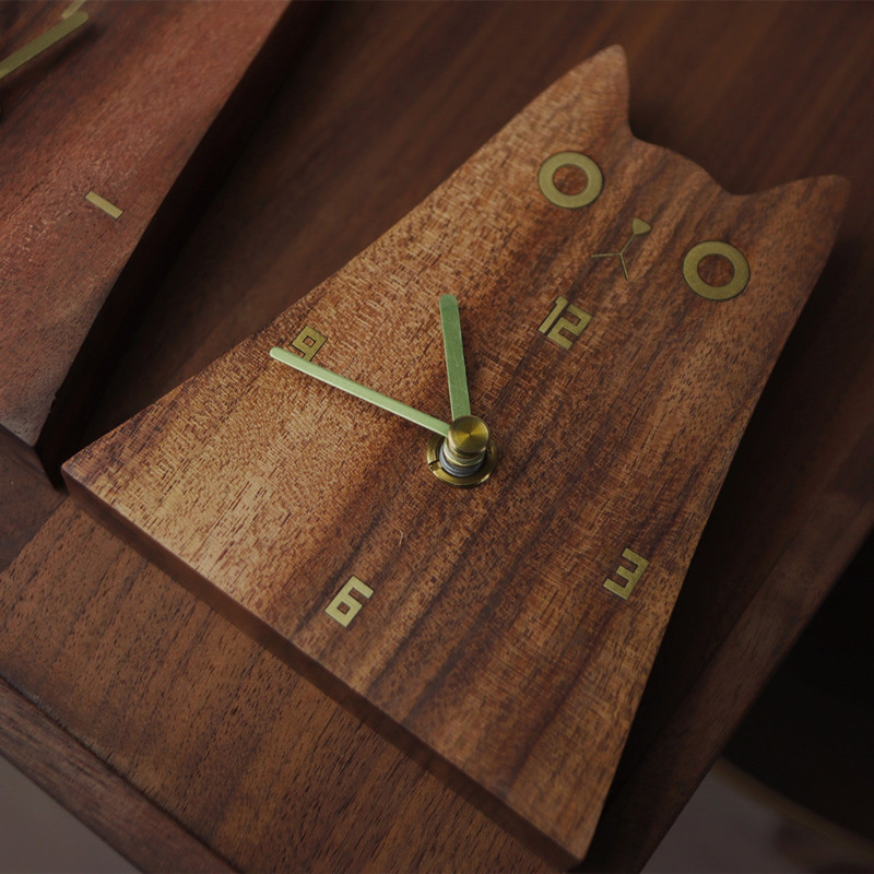 Simple Wooden Cat Silent Table Clock