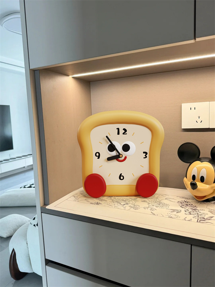 The Toast Clock:Meet Your New Favorite Desk Buddy