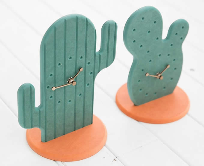  Fashion Cactus Noiseless Desk Clock