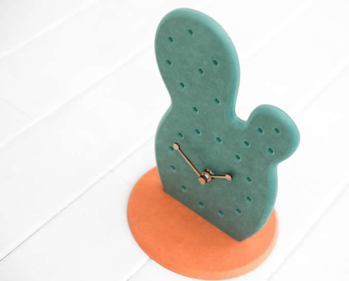  Fashion Cactus Noiseless Desk Clock