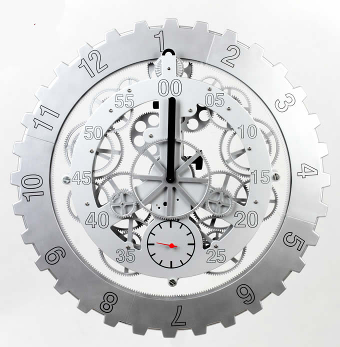  Maple's 18-Inch Moving Gear Clock 