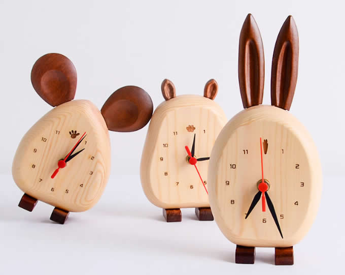 Wood Animal Desk Clock 