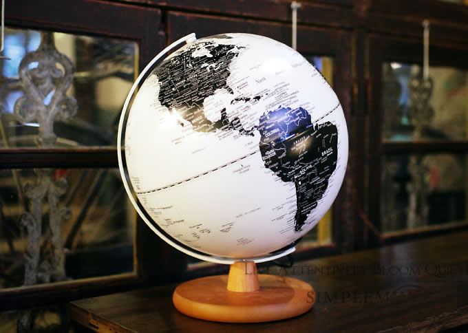   Rotating  LED  World Globe Table Lamp