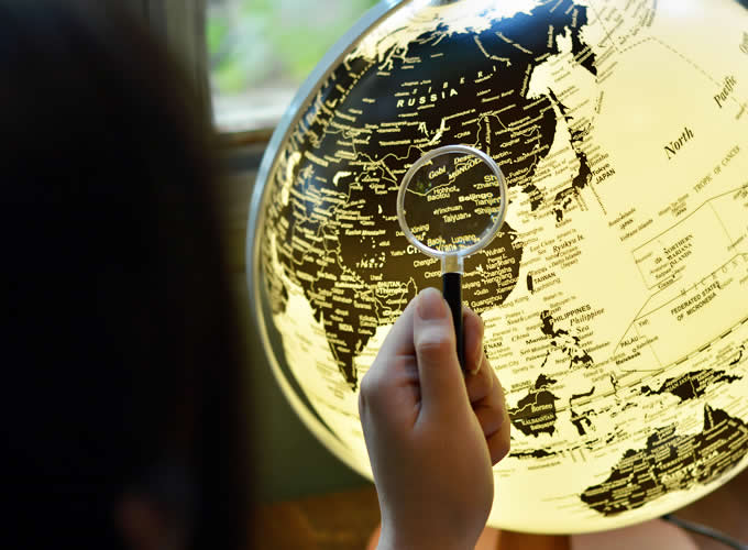   Rotating  LED  World Globe Table Lamp