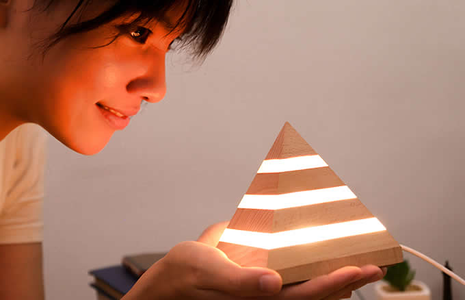 Wooden  Pyramid USB  Desk lamp 