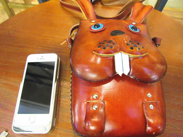 Cute big teeth cartoon bunny girl leather shoulder bag rabbit bag