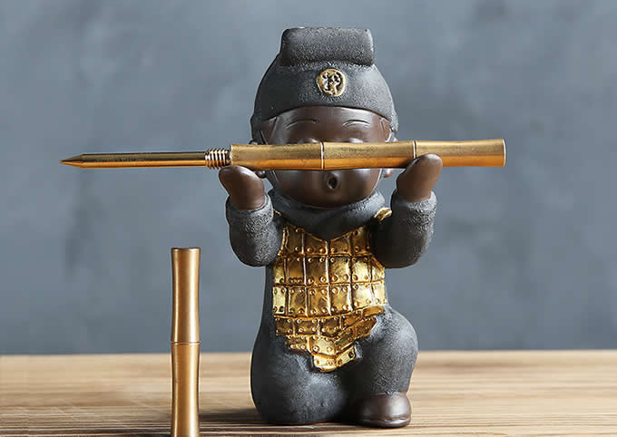 Cute Humanoid Single Pen Stand 