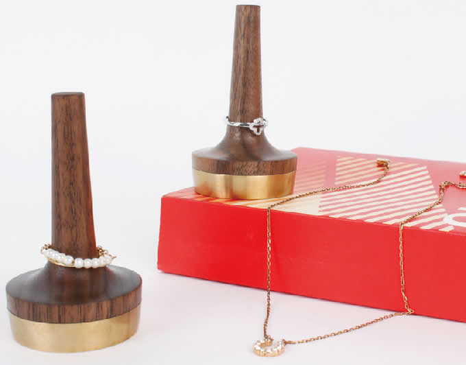  Customize Logo/Name  Wood Ring Jewelry Display Holder Stand 