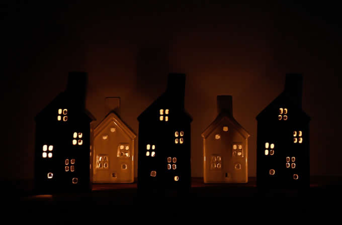  Ceramic House-shaped  Tealight Candle Holder