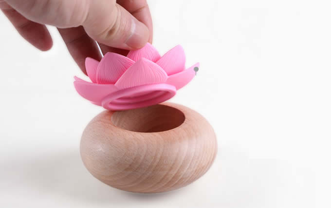 Wooden Lotus Flower Cotton Bud Holder Toothpick Case 