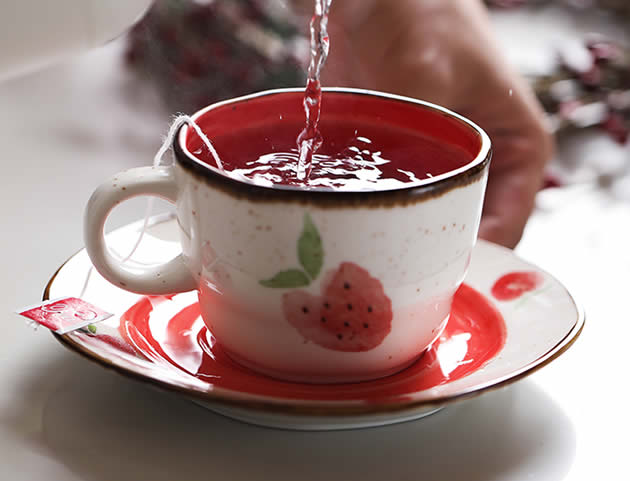 Beautiful pastoral red strawberry ceramic coffee cup