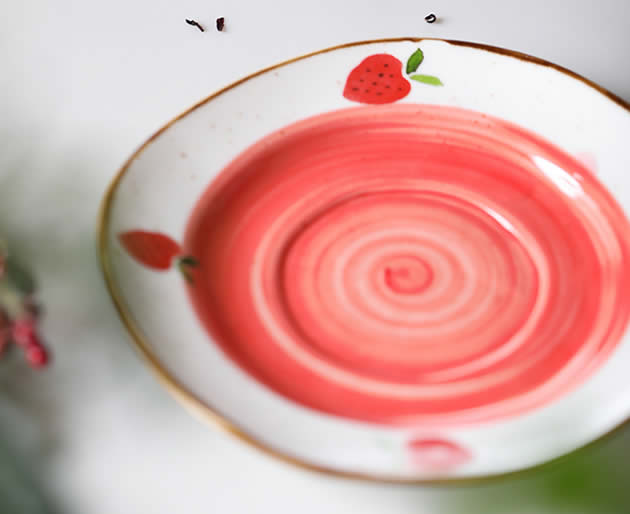 Beautiful pastoral red strawberry ceramic coffee cup