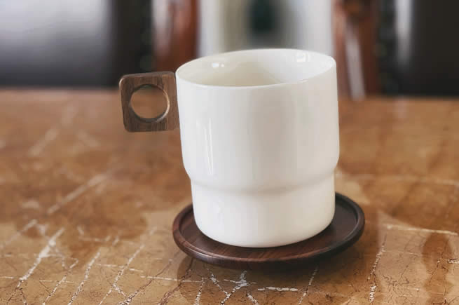 Brief Art Ceramic Coffee Cup With Wooden Handle