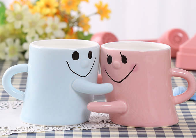 Hug Me Mug Lovers Cup