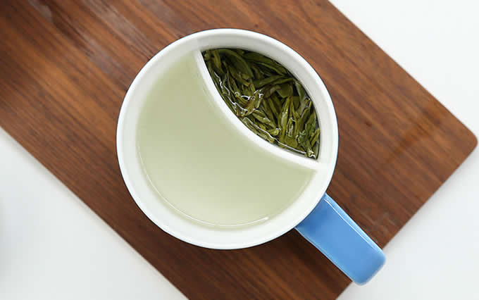  Handmade Ceramic Tea Infuser Mug with Lid