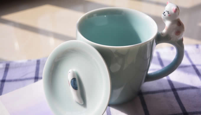 Porcelain Coffee Mug with Cat On Handle 