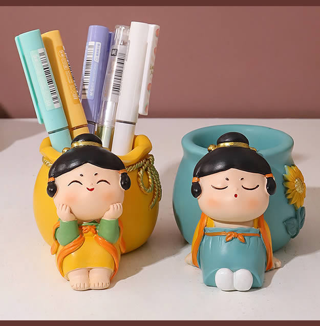 Classical Cartoon Girl Pen Holder