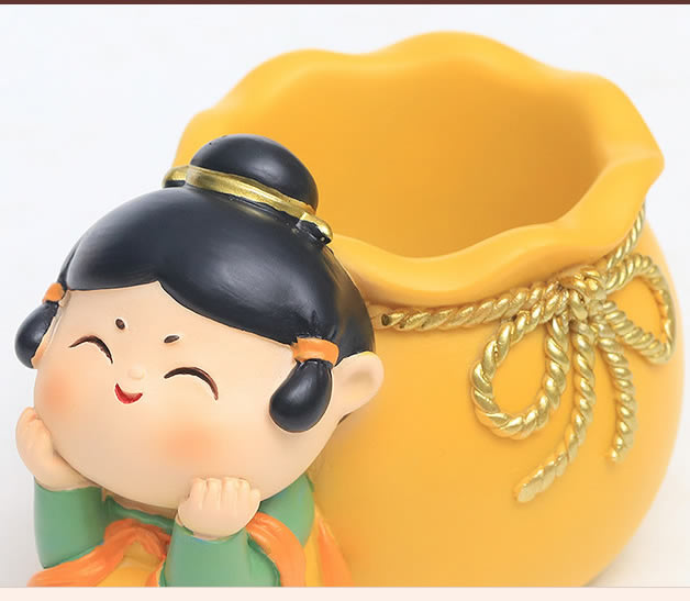 Classical Cartoon Girl Pen Holder