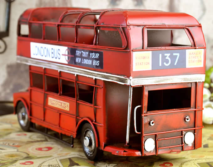 London Double-Decker Bus  Model Kit Pencil Holder 