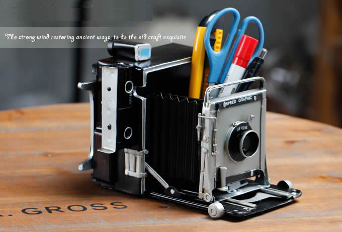 Retro Camera Style Pen Holder