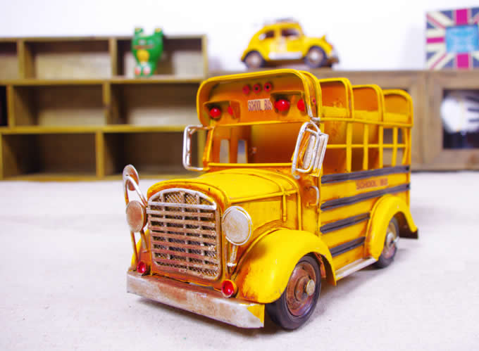 School Bus Model Kit Car Pen Holder