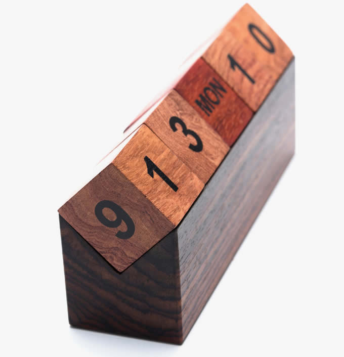  Wooden Cubes Perpetual Calendar 